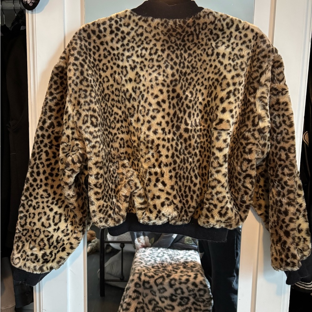 Vintage 80’s(?) Leopard Print Faux Fur Bomber Jacket - Picture 3 of 4